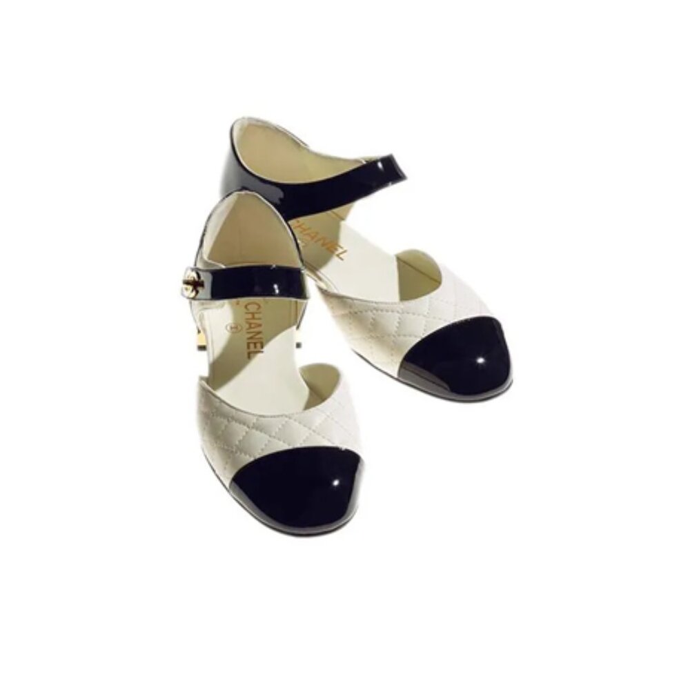 Chanel Interlocking CC Logo Leather Flats - Picture 2 of 9